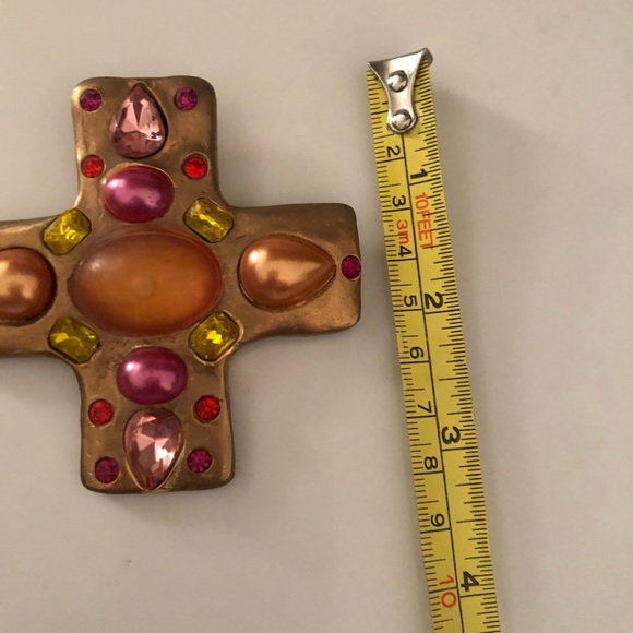 20th century gold molded glass & crystal brooch